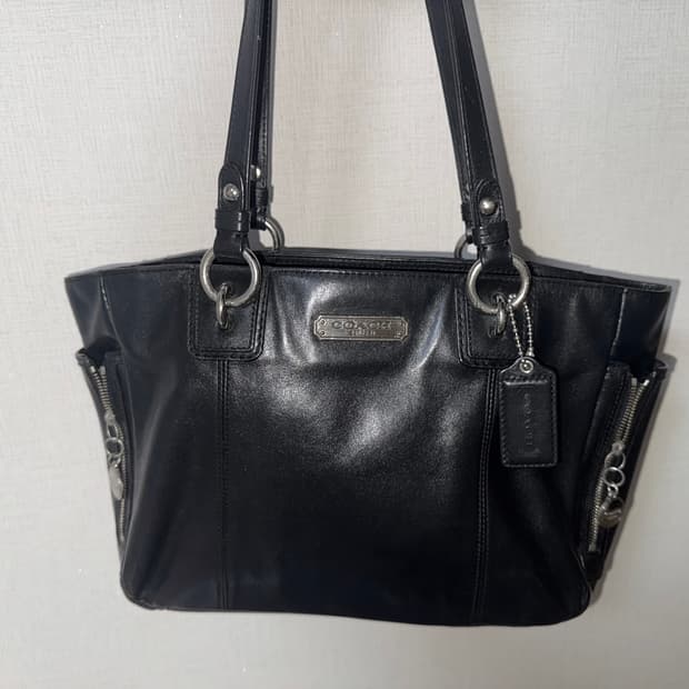 코치 가죽 숄더백 블랙