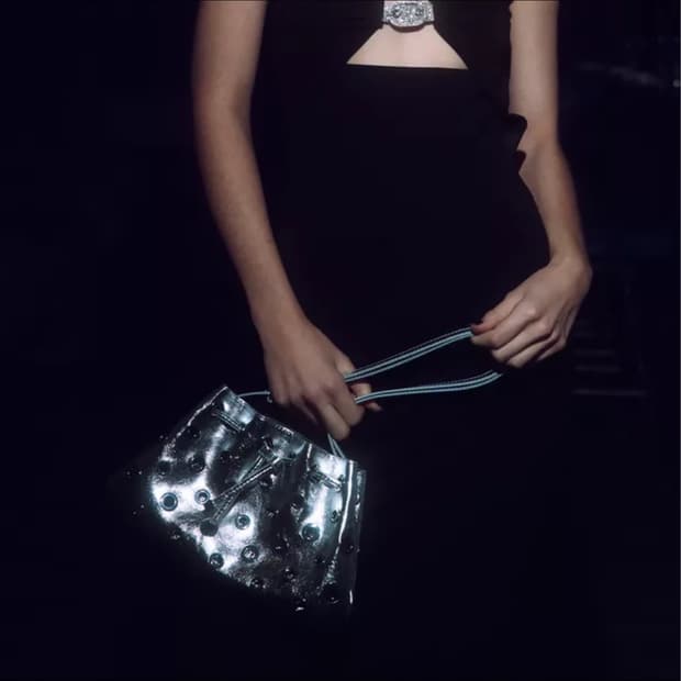 ZARA 실버 펀칭 미니 버킷백