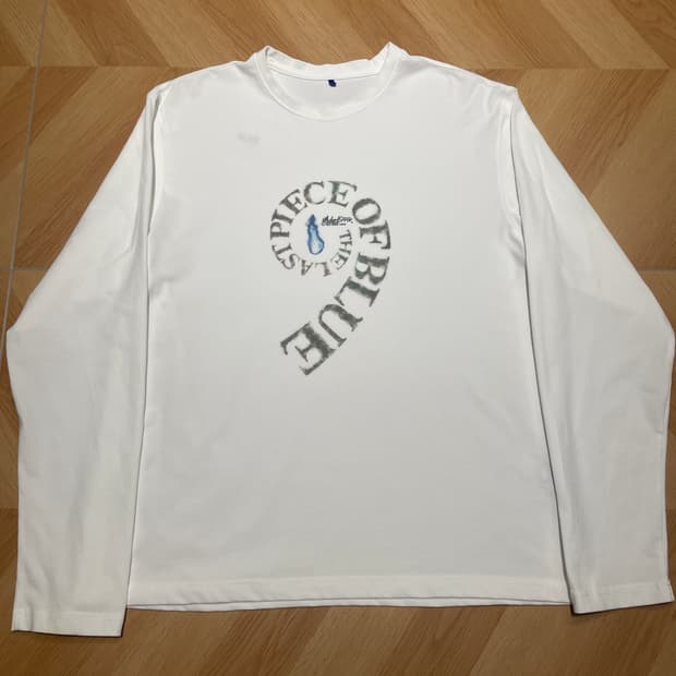 아더에러 9주년 긴팔티셔츠 화이트