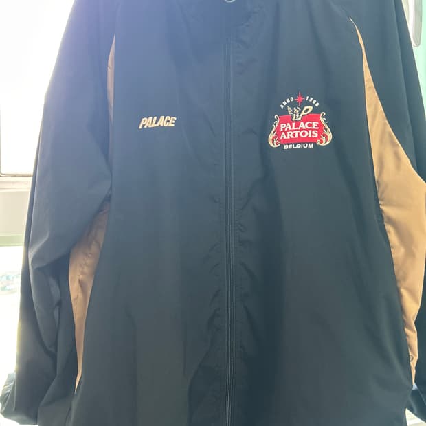 팔라스X스텔라 아르투아 바람막이 M