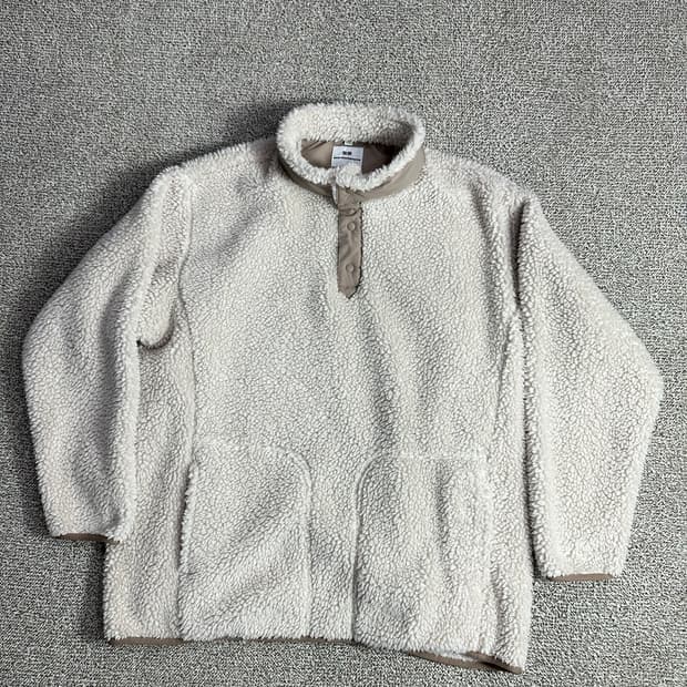 유니클로 화이트 마운티니어 풀오버 후리스