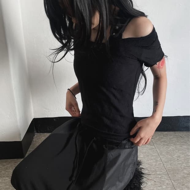 알마니 꼴레지오니 오프숄더 플라워패턴 하프니트