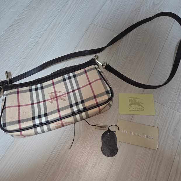 버버리 헤이마켓 체크 파우치 숄더백