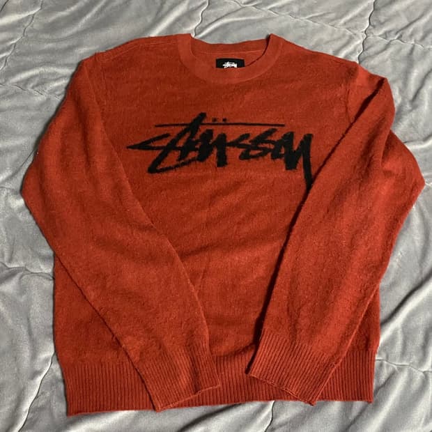 스투시 브러쉬드 로고 니트