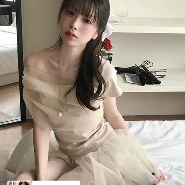 (새상품) 클라우드이모션 니에프 샤 언발 원숄더 TOP