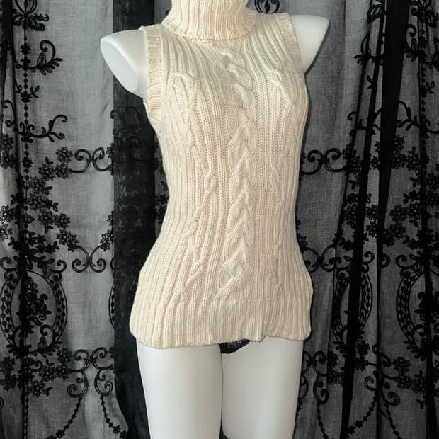 iv knit halterneck
