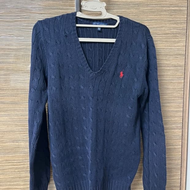 폴로 케이블 니트 브이넥 네이비