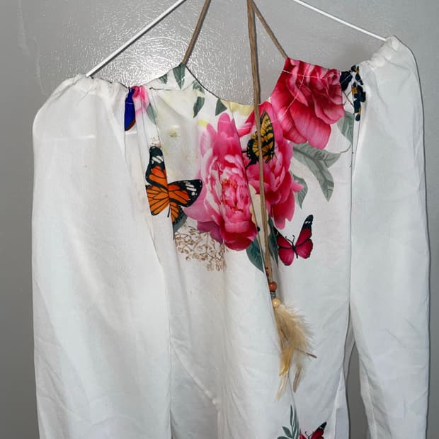 오프숄더 플라워 프린팅 블라우스