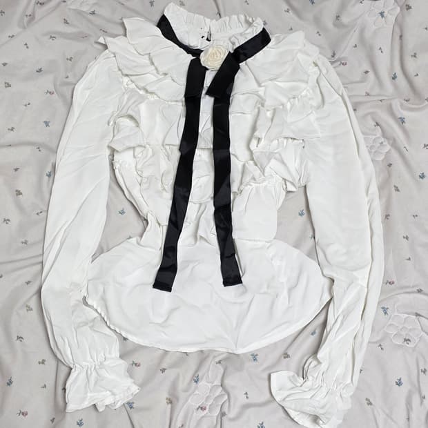 shein 빈티지)화이트 카멜리아 공겜여주 프릴캉캉 로맨틱고딕블라우스