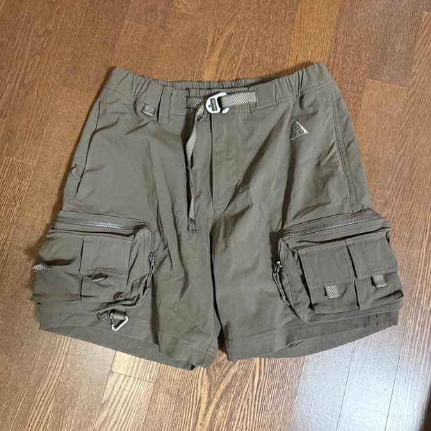 나이키 ACG 카고 쇼츠 아이언스톤
