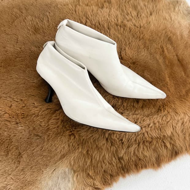 더 로우 브루주아 레더 힐 