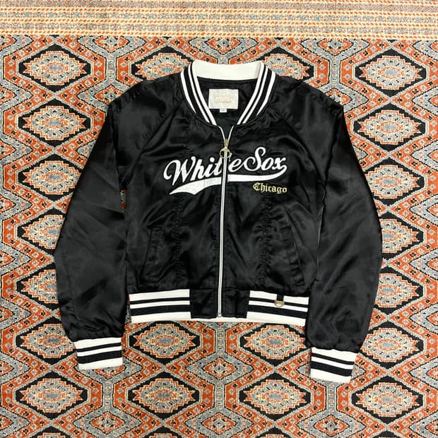 MLB 화이트삭스로고 블랙 새틴 크롭 야구점퍼 여성90 