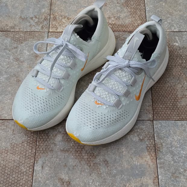 (235)나이키 리액트 이스케이프 런 플라이니트