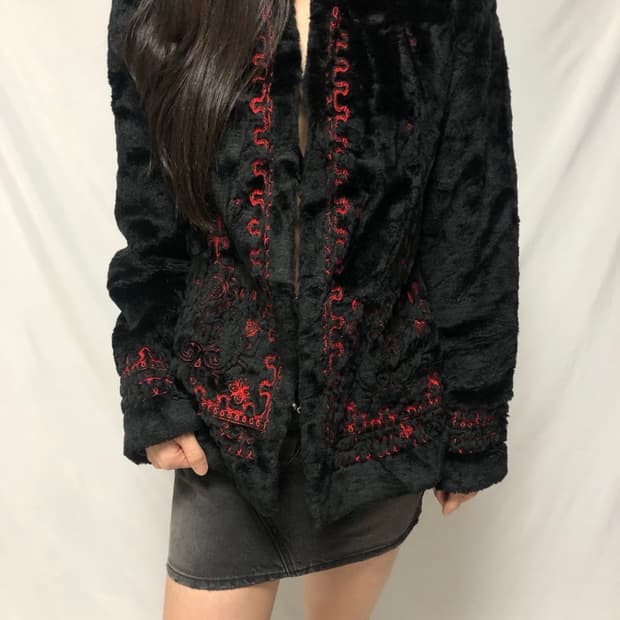 빈티지 블랙 오리엔탈 에코 퍼 자켓