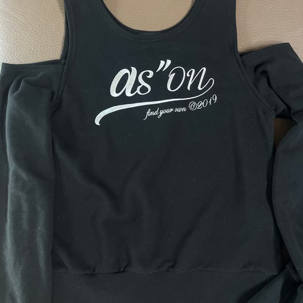 애즈온 오프숄더 블랙 (카리나애용브랜드)