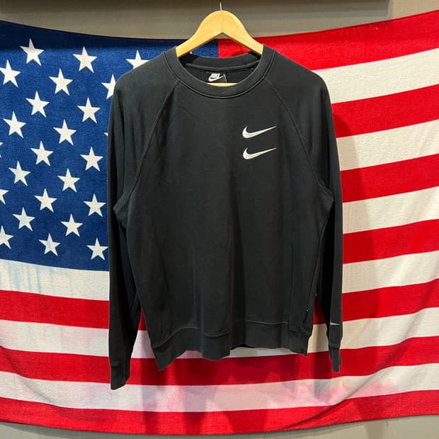 나이키 스우시 맨투맨