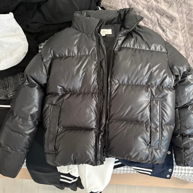 캘빈클라인 카라 글로시 다운 패딩