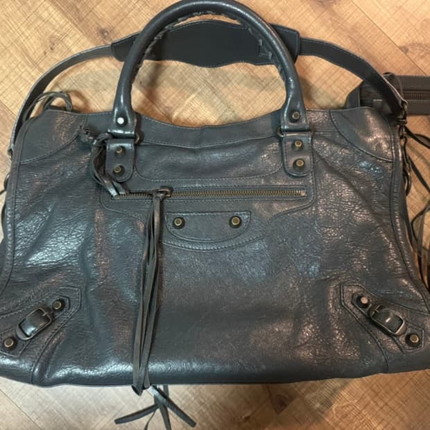 모터백 다크그레이 미듐