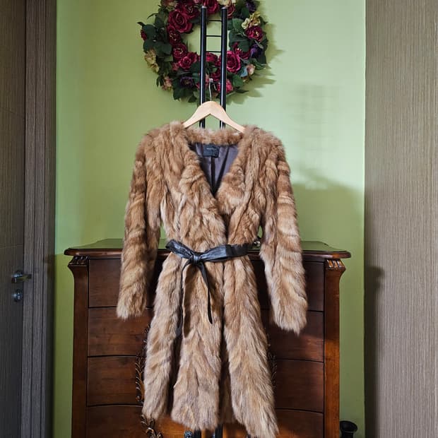 모조에스핀 천연세이블퍼 코트