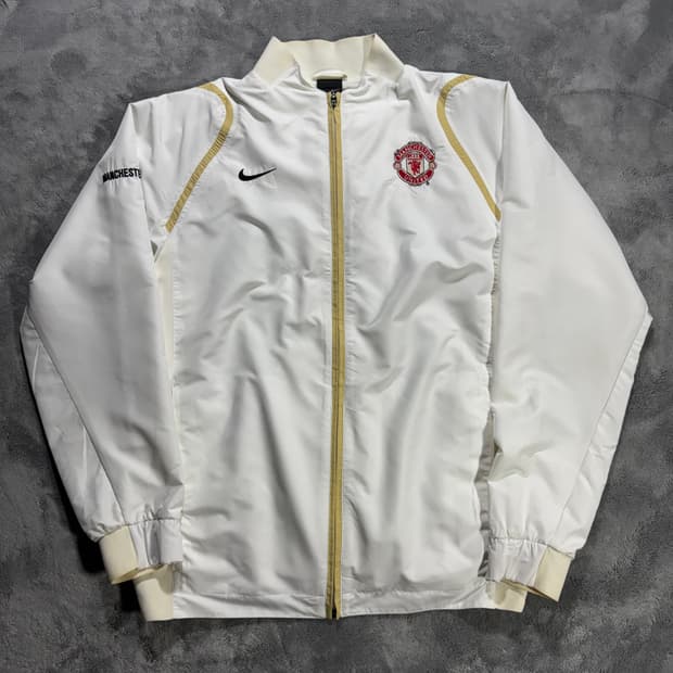 나이키 맨유 화이트 골드 바람막이 