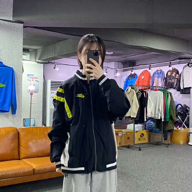 나이키 퓨추라 네온 올드스쿨 바람막이 B4361