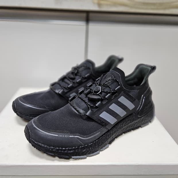 아디다스 울트라부스트 콜드레디 런닝화 285 미리