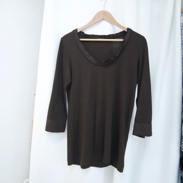 [theory] layered neck sleeve