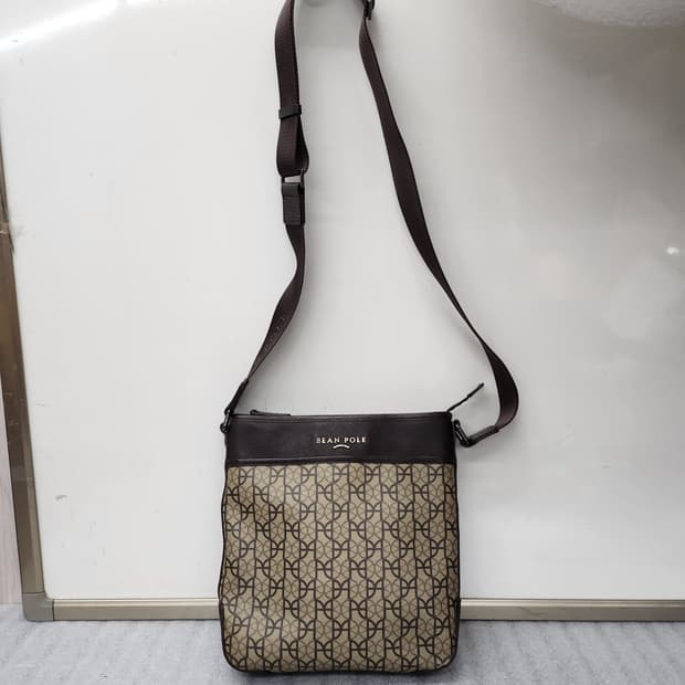 빈폴 정품 브라운 패턴 크로스백 28x27cm