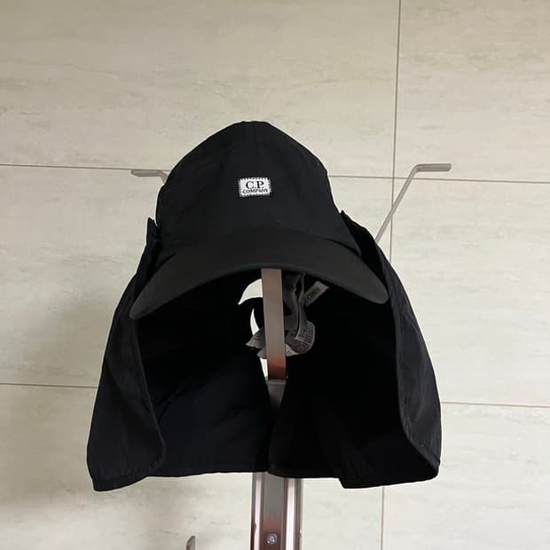 cp컴퍼니 모자 귀탈부착가능 함