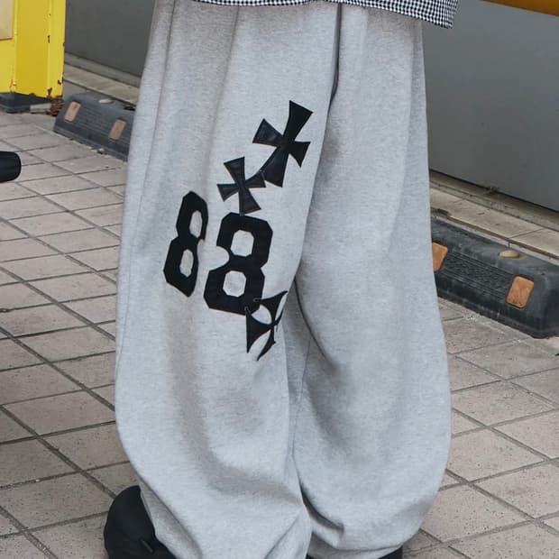 스컬리웩 88 크로스 백 패치 스웨트 팬츠