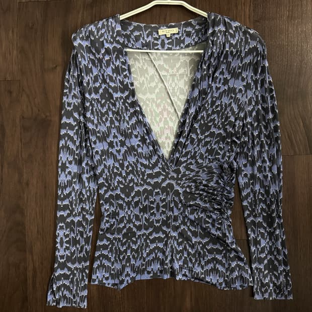 Etro 에트로 애니멀패턴 랩 셔링 블라우스