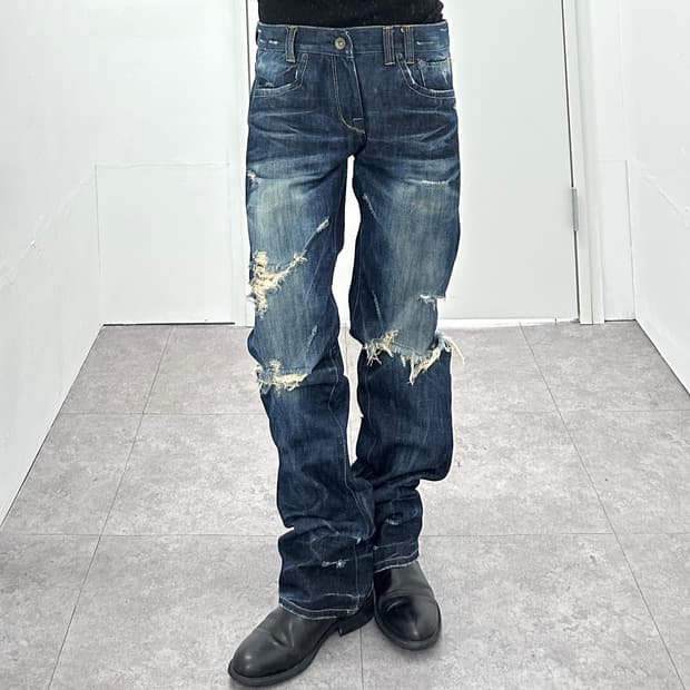 Distressed Knee Washed Straight Denim Pa