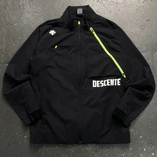 100 데상트 바람막이 