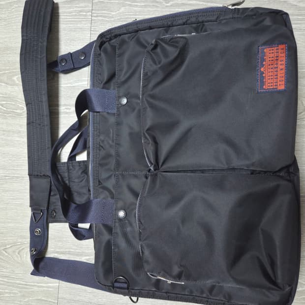 톤브릭 검정색 토트백 겸 숄더백