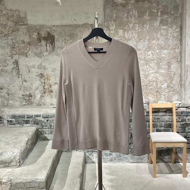 버버리 빌로우 기마로고 V넥 울 니트