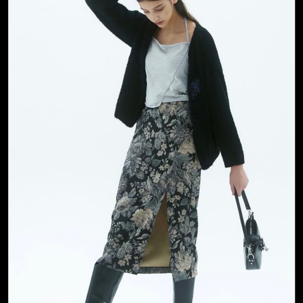 팬시클럽 플라워 패턴 슬릿 롱스커트 (블랙) 미사용품