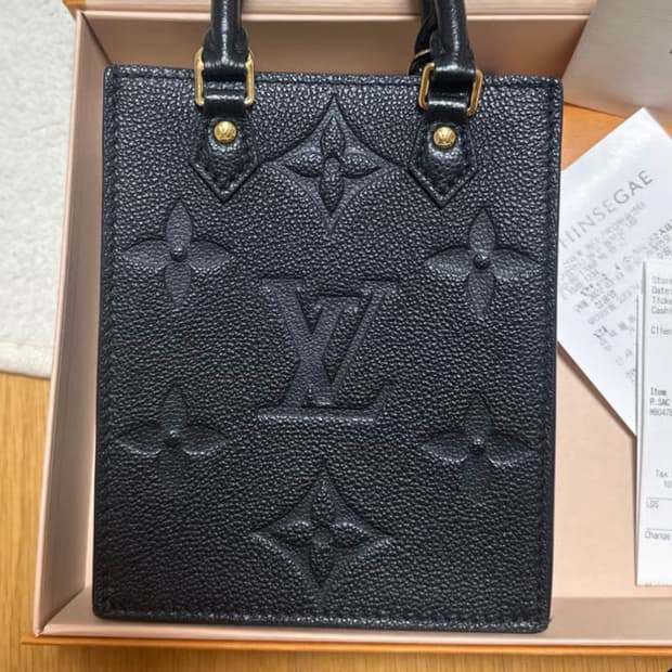 루이비통 쁘띠 삭 플라 모노그램 앙프렝뜨 블랙