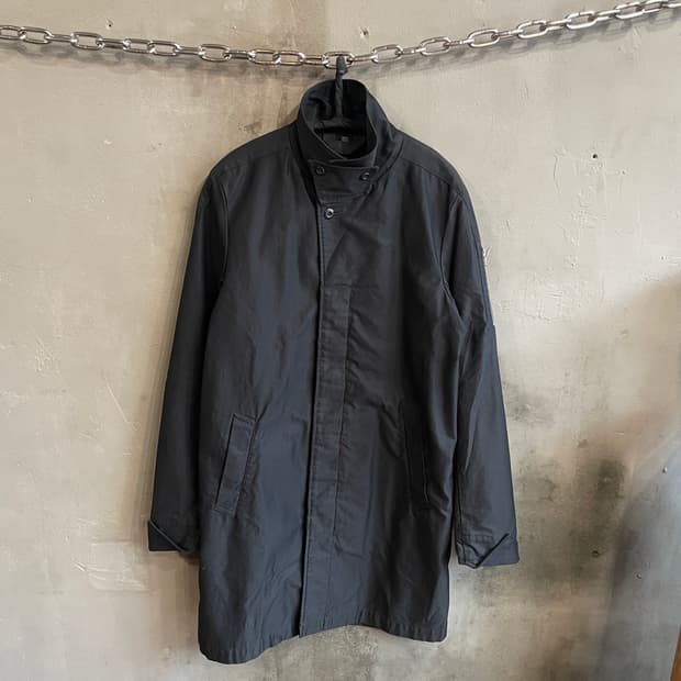 어태치먼트 하이넥 새틴 밀리터리 자켓