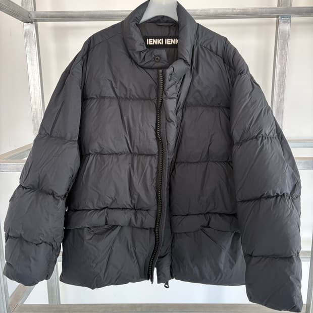 옌키옌키 패딩 블랙 판매합니다.