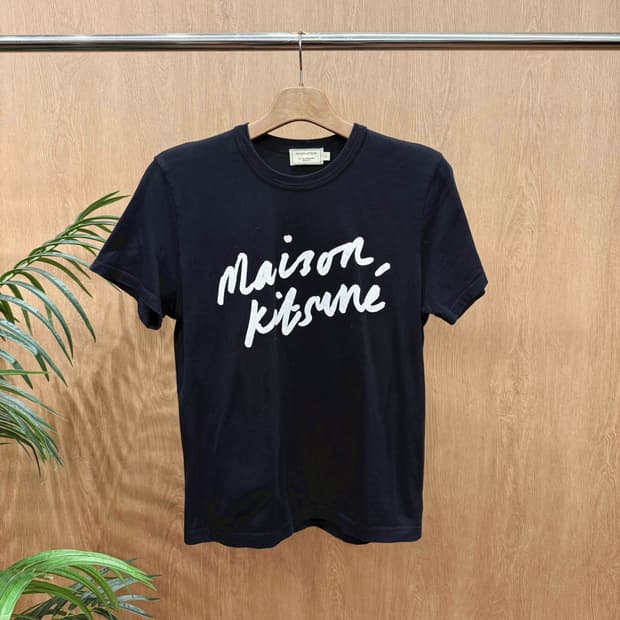 메종키츠네 반팔 티셔츠 시그니처 레터링 프린팅 디테일 블랙