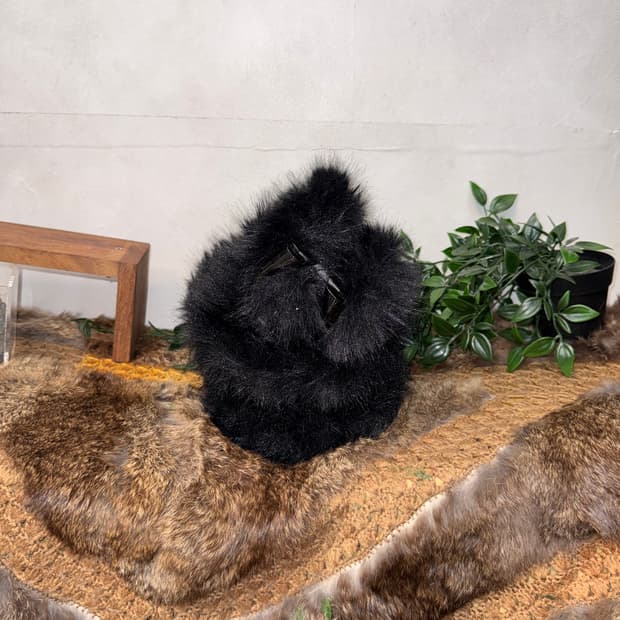 Black faux fur buckle belt