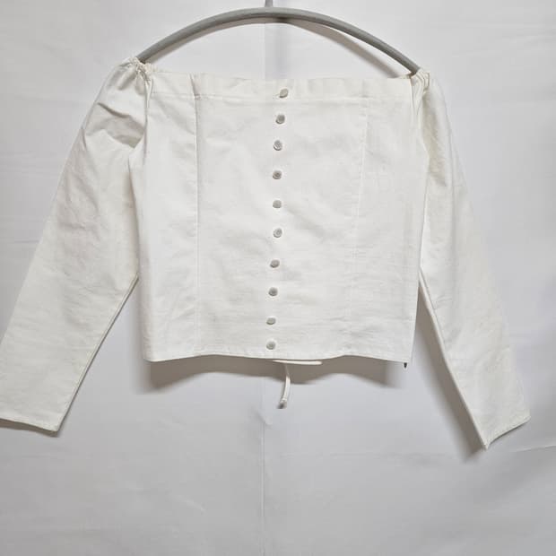 F 레터 프롬 문 오프숄더 블라우스