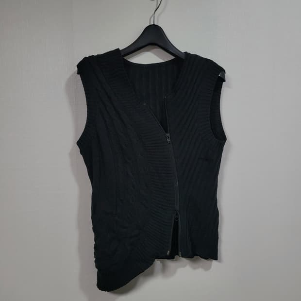 Vintage 비대칭 curved knit vest