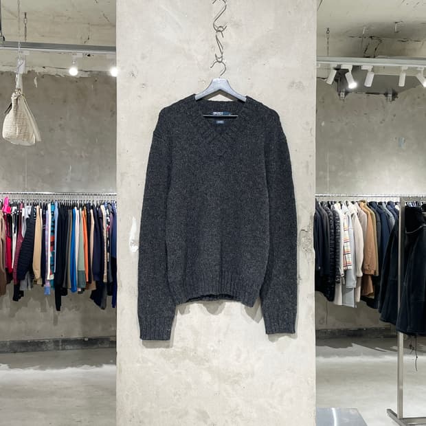 폴로 랄프로렌 차콜 암 패치 V넥 알파카 스웨터