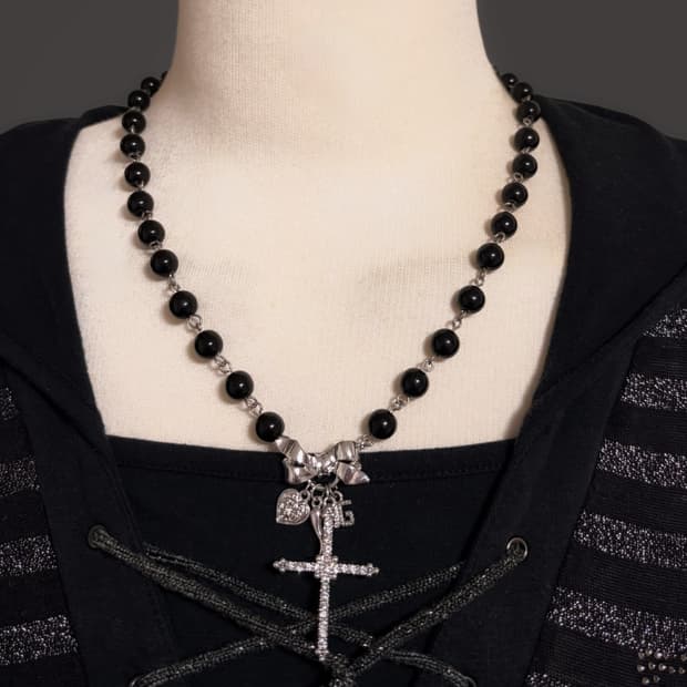 돌체앤가바나 로자리아 한정판 리본 장미 패턴 하트 큐빅 십자가 블랙 초커