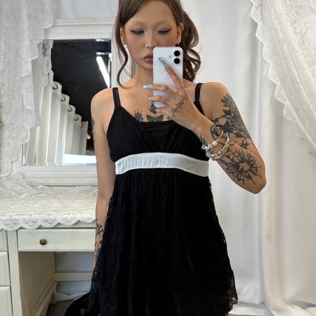 black lace sleeveless