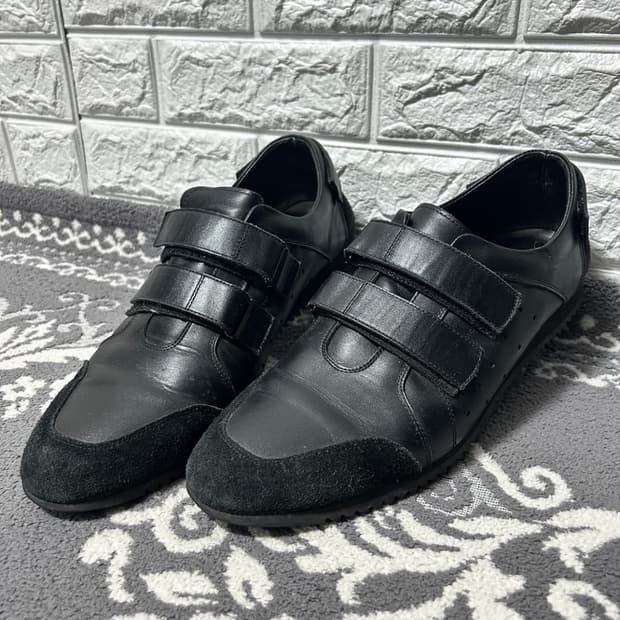 살바토레 페라가모 벨크로 스트랩 레더 스니커즈