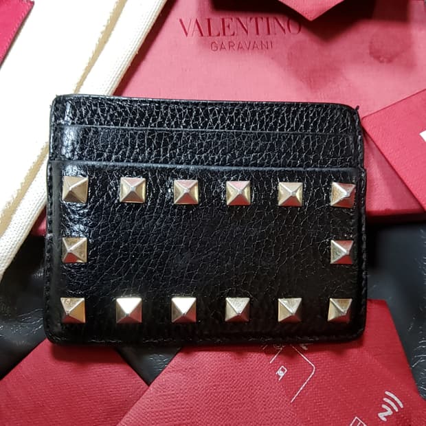 발렌티노 락스터드 카드지갑 