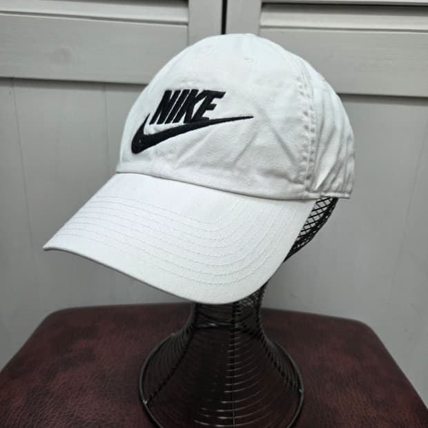나이키 헤리티지86 화이트 볼캡