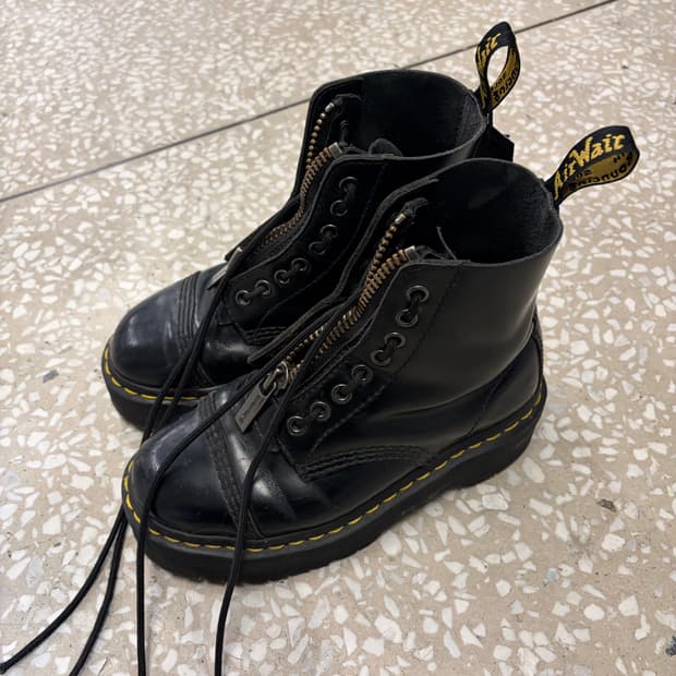 Dr. Martens Jadon Zip Boots – Black